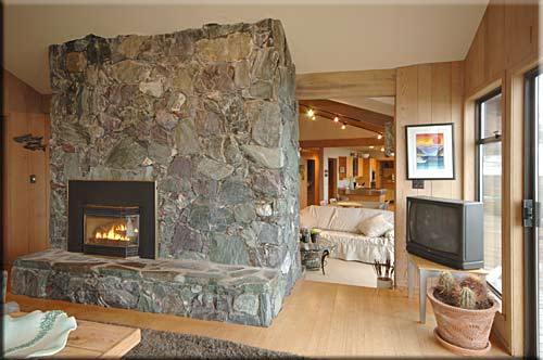 Campbell River Beach House, Campbell River accommodation, British Columbia, Canada