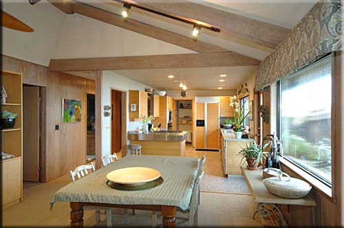 Campbell River Beach House, Campbell River accommodation, British Columbia, Canada