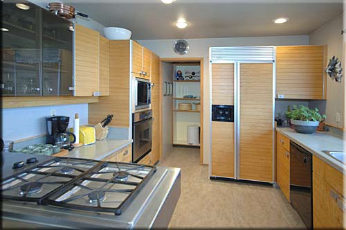 Campbell River Beach House, Campbell River oceanfront accommodation, British Columbia, Canada