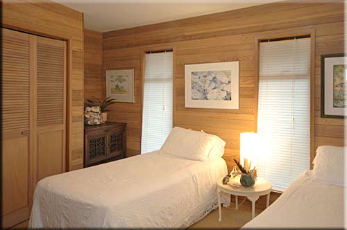 Campbell River Beach House, Campbell River waterfront accommodation, British Columbia, Canada