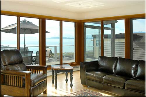 Holmes Point Ocean Retreat, Comox Accommodation, BC, Canada