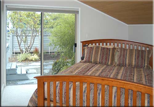 Holmes Point Ocean Retreat, Comox Accommodation, BC, Canada