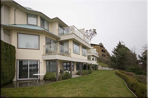 Rathtrevor Beach Waterfront Condo, Parksville oceanfront accommodation, British Columbia, Canada