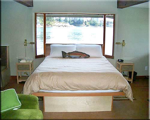 The Pink Dishrack, Victoria Accommodation, BC, Canada